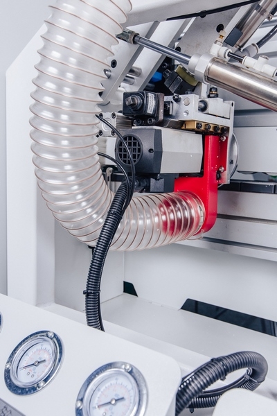 Станок для облицовывания кромок мебельных деталей WoodTec X600