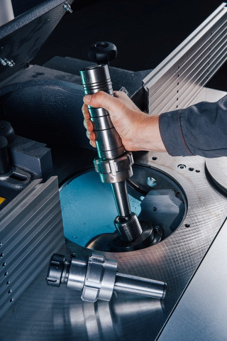 Фрезерный станок с наклонным и сменным шпинделем OSTERMANN Т 1003