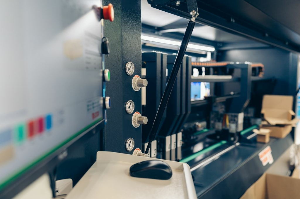 Автоматический станок для резки и рилевки картона NEOBOX 10