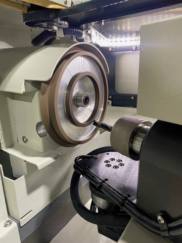 Четырехосевой заточной станок с ЧПУ IRONMAC TURBO