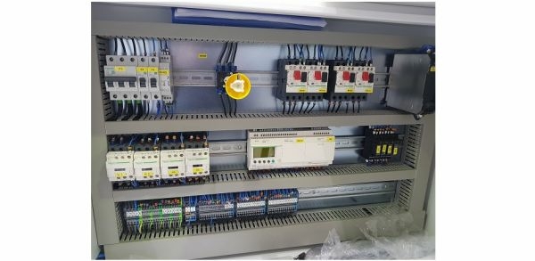 Полуавтоматический двухпильный станок для торцевания-заусовки со сверлильными узлами Emin Tosun Doormaster 300