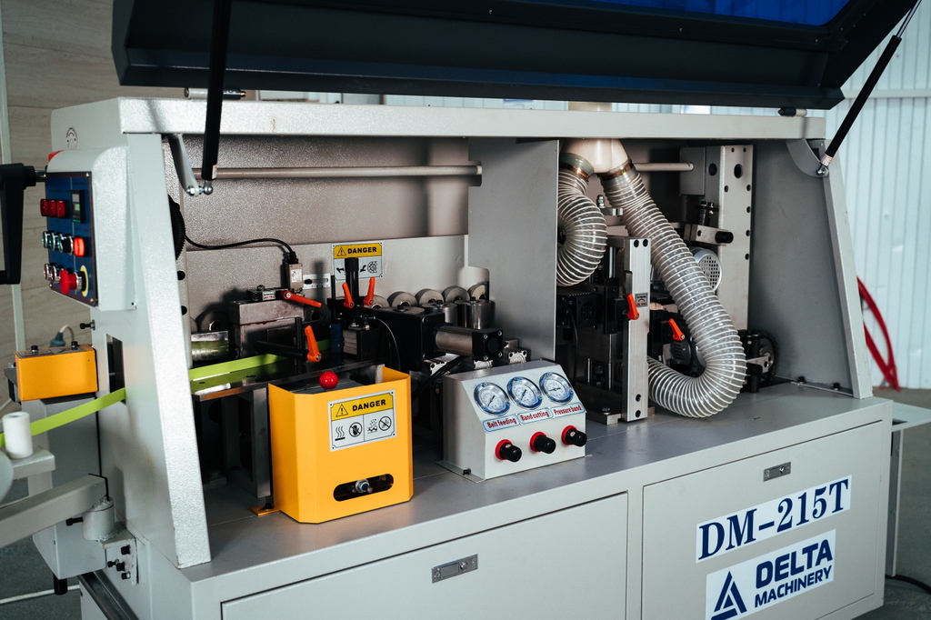 Кромкооблицовочный станок DELTAMACHINERY DM-215T