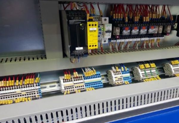 Станок для резки рулонных материалов Unimak ESM-700-F1