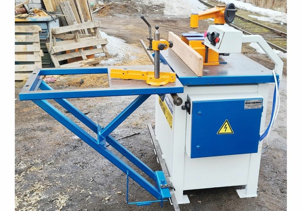 Фрезерный станок Ф-130-02 б/у