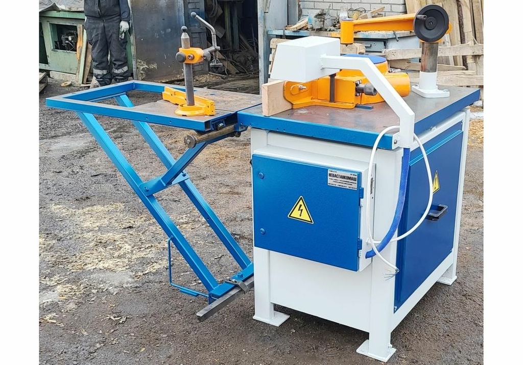 Фрезерный станок Ф-130-02 б/у