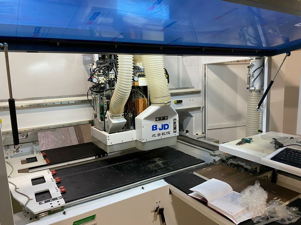 Сверлильно-присадочный станок с ЧПУ BJD P851DL