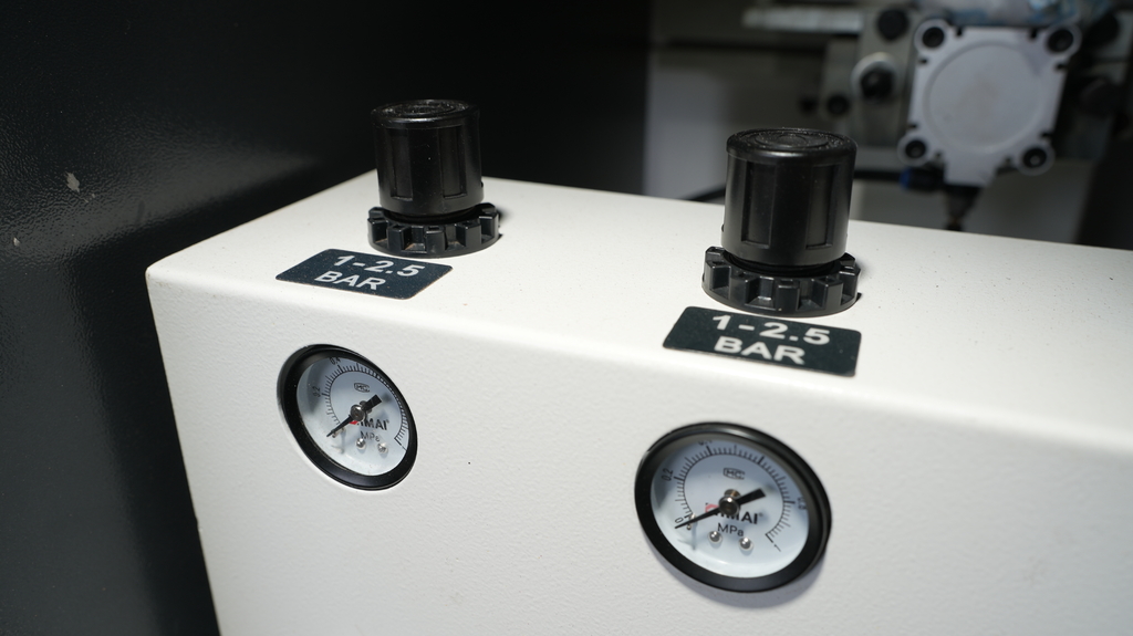 Автоматический кромкооблицовочный станок с серво-перенастройкой основных узлов ADVANTAGE 5000RF SERVO