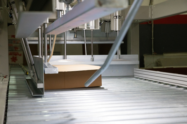 Автоматическая линия для склейки коробок из гофрокартона Intelpack 410