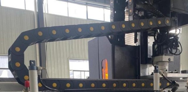 Фрезерный обрабатывающий центр с ЧПУ с автоматической сменой инструмента Filato RS 2028 Lab