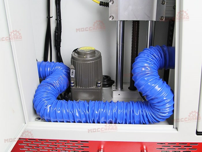 Лазерный маркиратор в защитной кабине 20W (излучатель Raycus)