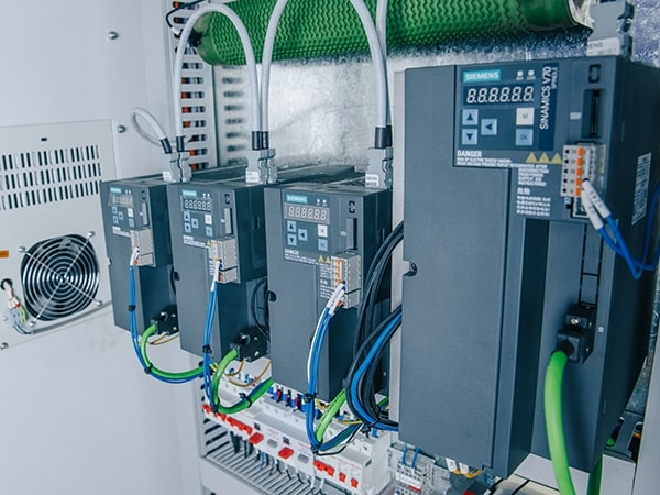 Вертикальный обрабатывающий центр с ЧПУ MetalTec TOPMILL 850S