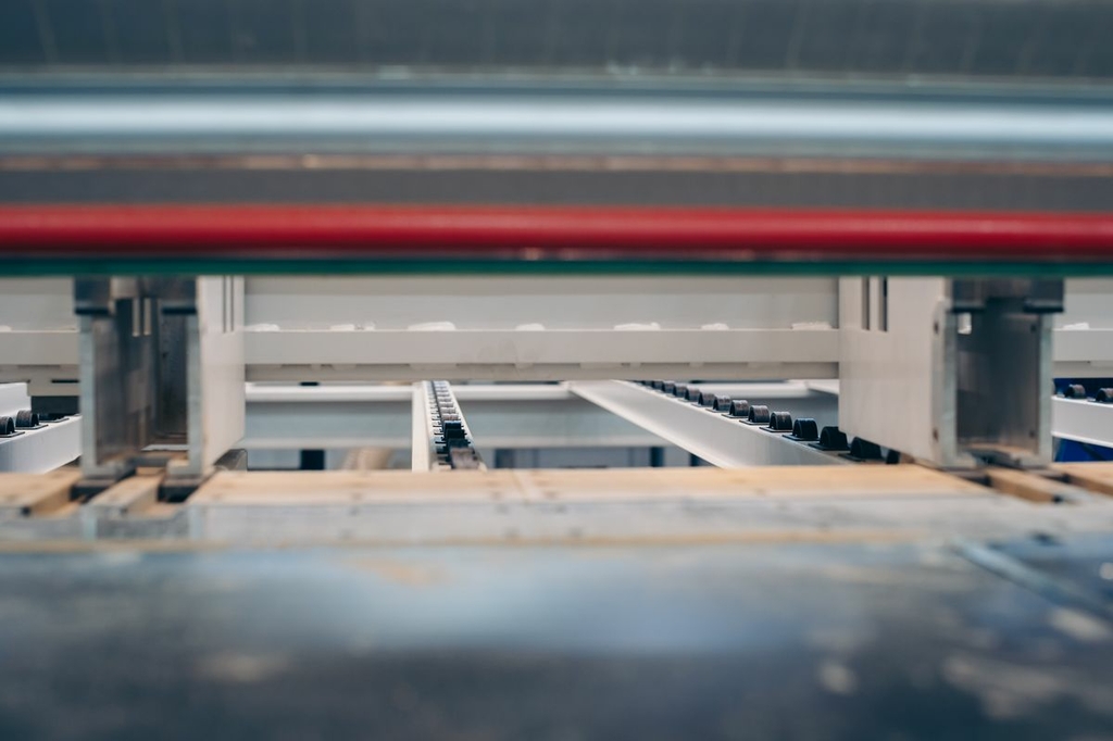 ФОРМАТНО-РАСКРОЕЧНЫЙ ЦЕНТР С ЧПУ HOLD HP380H