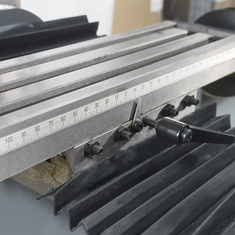 Универсальный вертикально-фрезерный станок Proma FPX-25 E