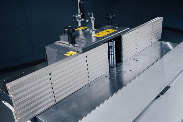 Фрезерные станки с шипорезной кареткой OSTERMANN T 1000