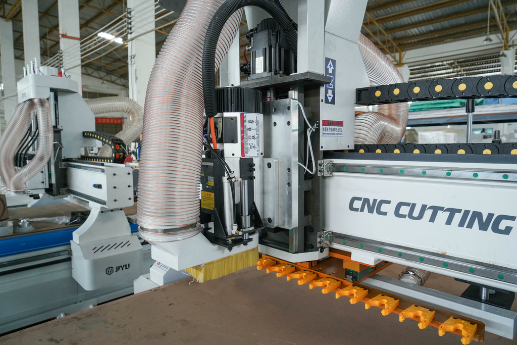 Фрезерный станок с ЧПУ JIYU CH1-12