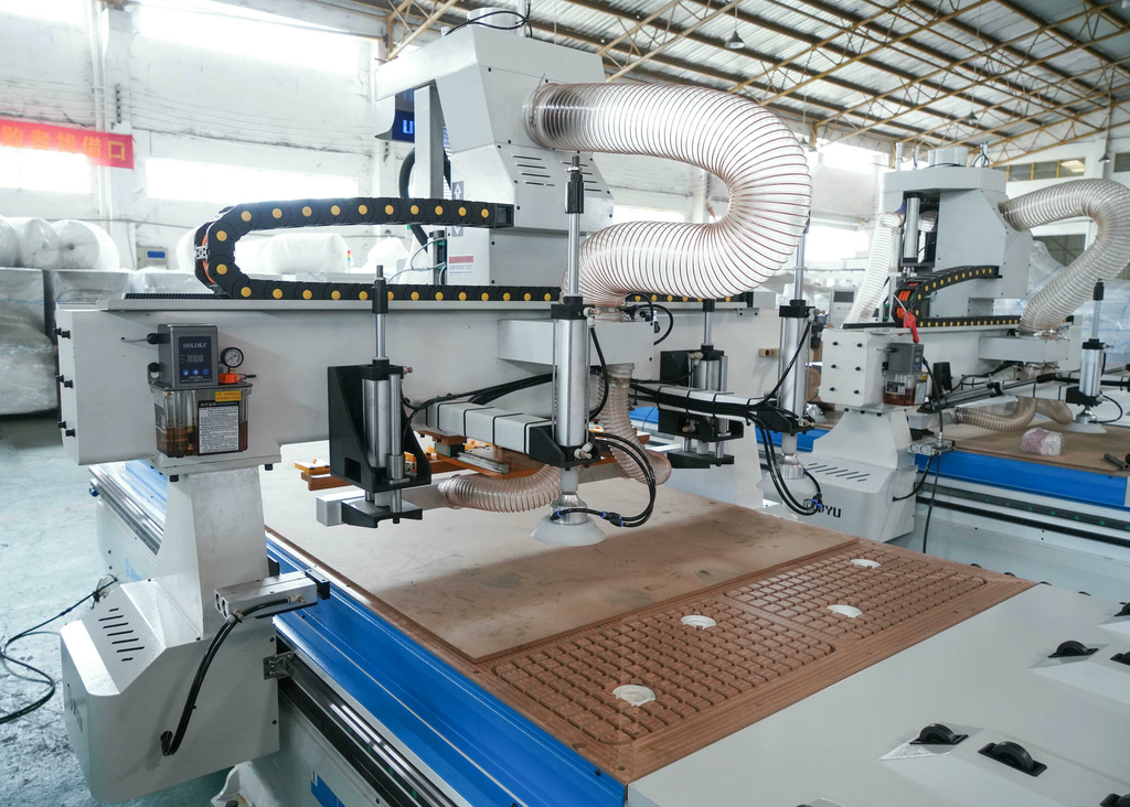 Фрезерный станок с ЧПУ JIYU CH1-12