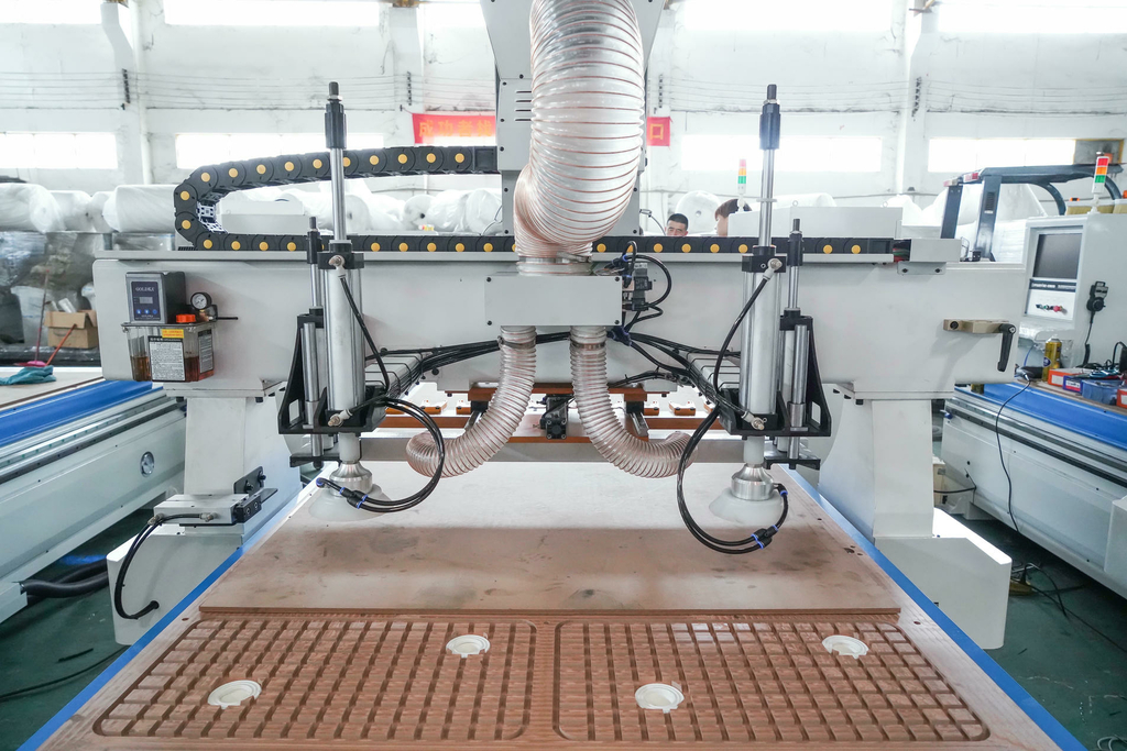 Фрезерный станок с ЧПУ JIYU CH1-12