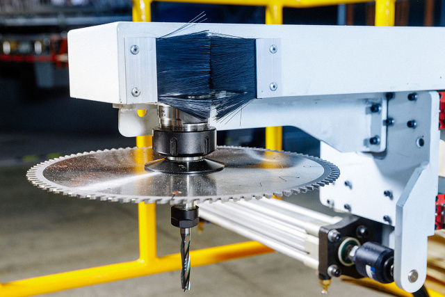 Пятиосевой обрабатывающий центр QUADRO TEOS Z-1000 ATC (2+1)