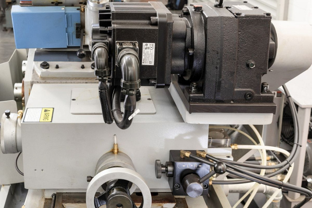 Бесцентрово-шлифовальный станок UCG-3015 NC3