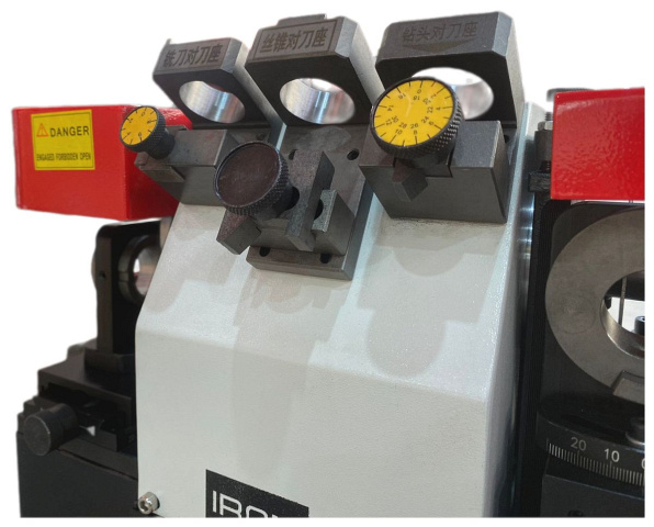 Станок для заточки концевых фрез IRONMAC M31C