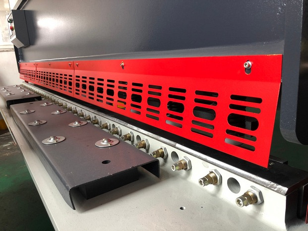 Гидравлические гильотинные ножницы KSM 6/2500