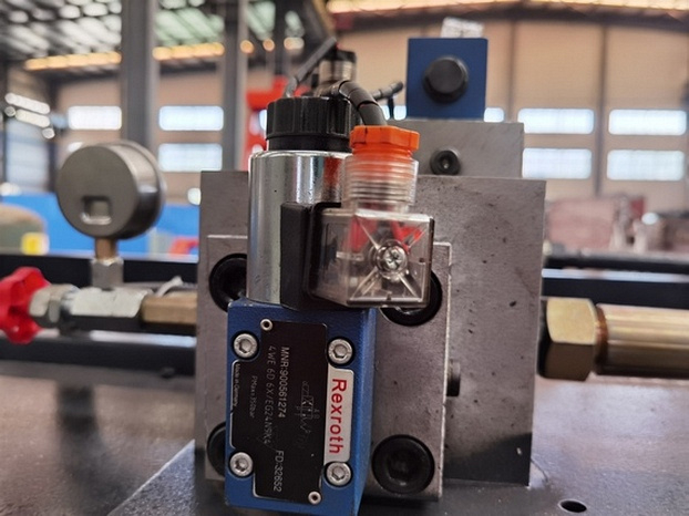 Гидравлические гильотинные ножницы KSM 6/2500