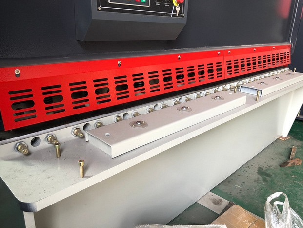 Гидравлические гильотинные ножницы KSM 6/2500