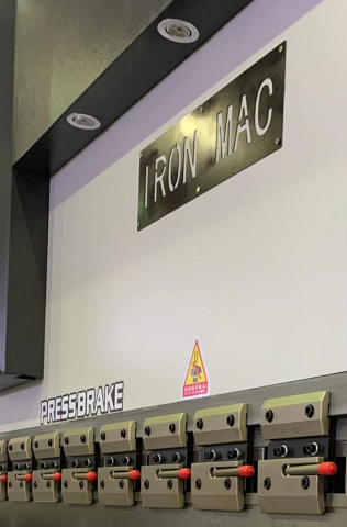 Гидравлические листогибочные прессы IRONMAC HPB-T 125/3200