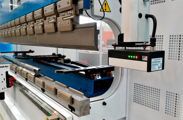 Гидравлический листогибочный пресс SMD PBH-2000/8200