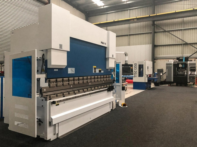 Гидравлический листогибочный пресс SMD PBH-2000/8200