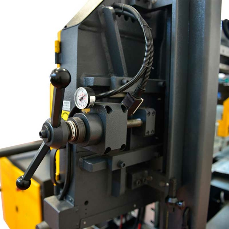 Ленточнопильный станок Beka-Mak BMSO 440CGH NC