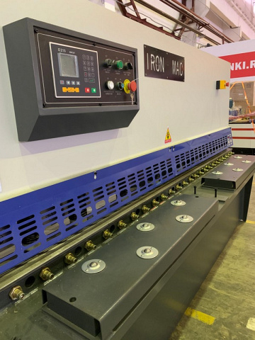 Гидравлические гильотинные ножницы IRONMAC SB-K 6x3200
