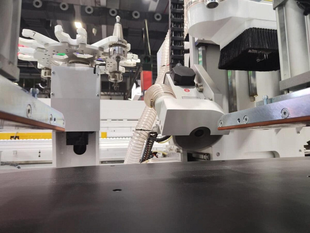 Сверлильно-фрезерный центр с ЧПУ Nanxing NCB2808