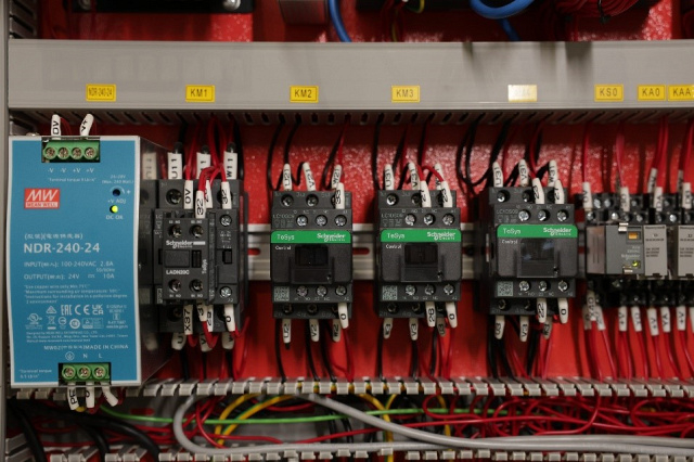 Автоматический станок для вырезки дефектов и торцовки QUADRO SpeedCut 200