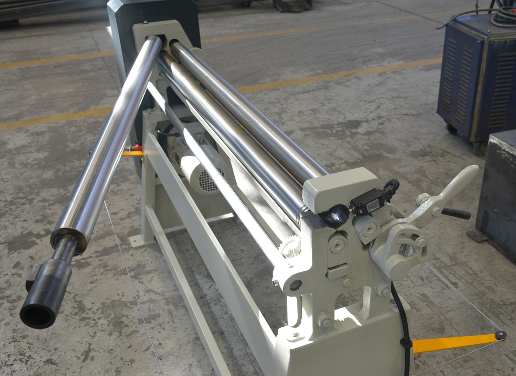 Вальцовочный станок трехвалковый электромеханический NEDMACH NR