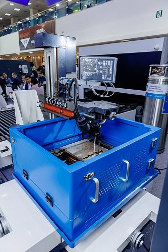 Электроэрозионный проволочно-вырезной станок MetalTec DK 7745M наклоном до 45 градусов