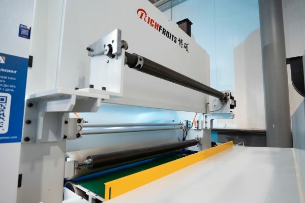 Линия вальцовой покраски RICHFRUITS с текстурированием поверхности пленкой по технологии Inert coating