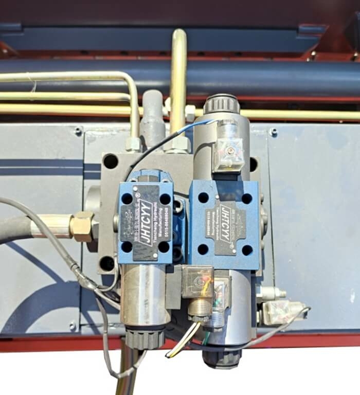 Гидравлический листогибочный пресс Metal Master HPJ 32125 C Sensor (с бомбированием)