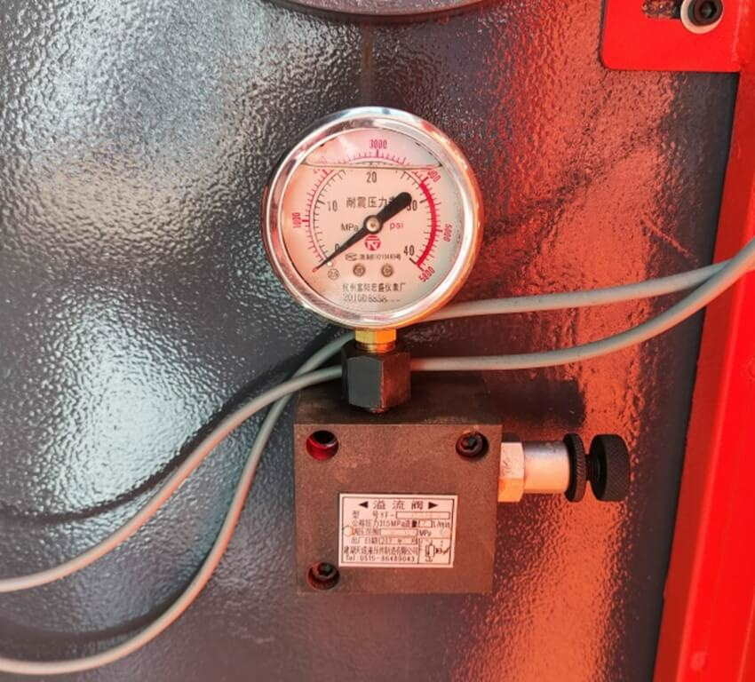 Гидравлический листогибочный пресс Metal Master HPJ 1640 D Sensor