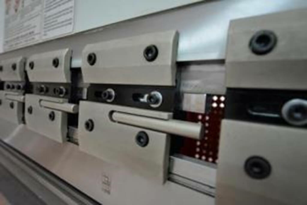 Гидравлический листогибочный пресс Metal Master HPJ 1640 D Sensor