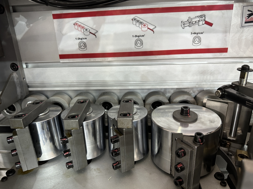 Кромкооблицовочный автоматический станок HOLD HD621JPKQSC