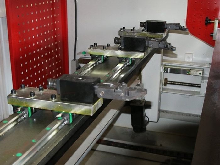 Вертикальный гибочный пресс WE67K-125T/3200 DA-E80T