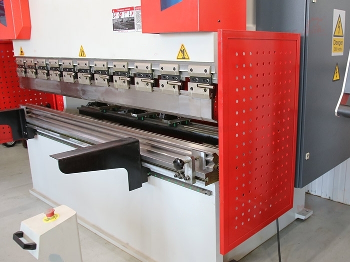 Вертикальный гибочный пресс WE67K-125T/3200 DA-E80T