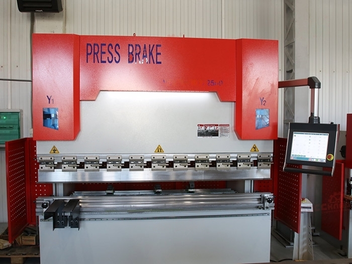 Вертикальный гибочный пресс WE67K-125T/3200 DA-E80T