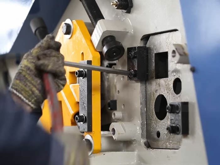 Комбинированные гидравлические прессножницы Q35Y-50