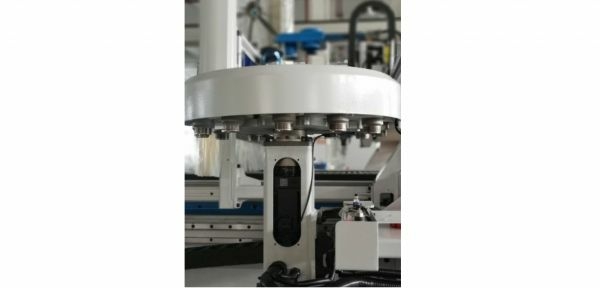 Обрабатывающий центр с ЧПУ KDT KN-3710DE