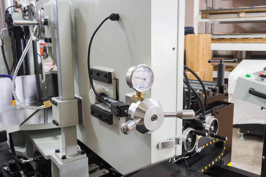 Автоматический ленточнопильный колонный станок Stalex BS-350GA (388129B)