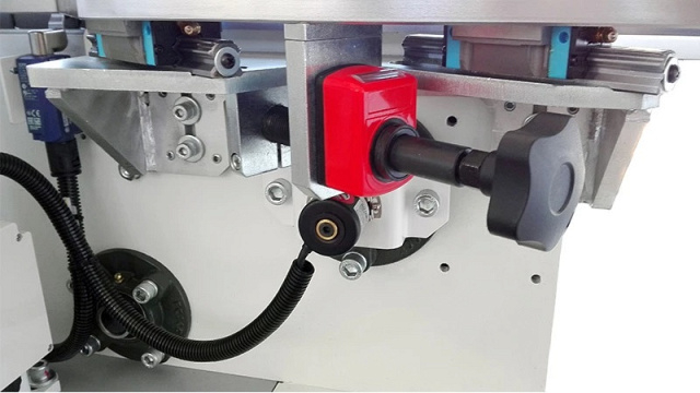 Автоматический кромкооблицовочный станок Nanxing NBC332