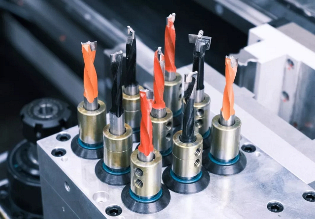 Автоматический сверлильно-присадочный центр с ЧПУ Beaver SWIFT ULTRA 6HE