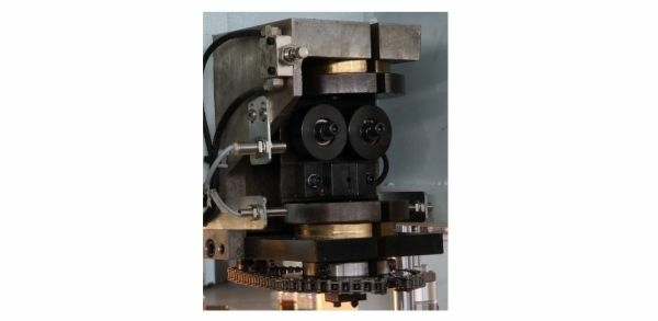 Ленточнопильный станок с ЧПУ для прямолинейного и криволинейного раскроя CHANGFENG CF-025.CNC